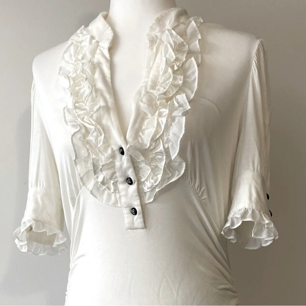 VINTAGE | Ruffle V-Neck Top - Picture 4 of 9